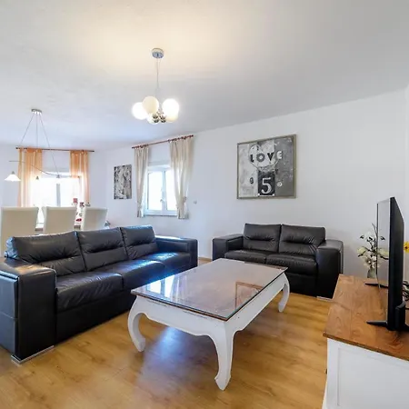 Violeta Apartment *